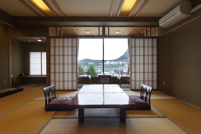 Imagen de la habitación del Hotel Takeo Onsen Kyotoya. Foto 2