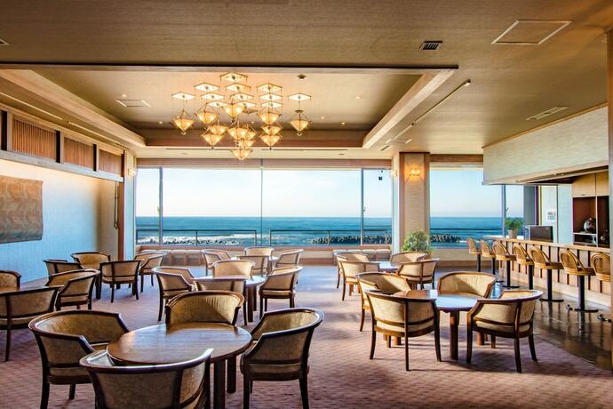 Imagen del bar/restaurante del Hotel Takeya. Foto 6