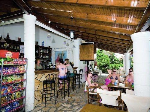 Imagen del bar/restaurante del Hotel Takis and Efi Apartments. Foto 2