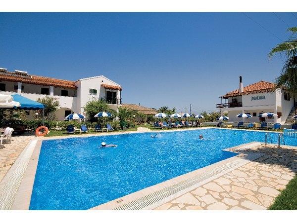 Imagen de la piscina del Hotel Takis and Efi Apartments. Foto 5