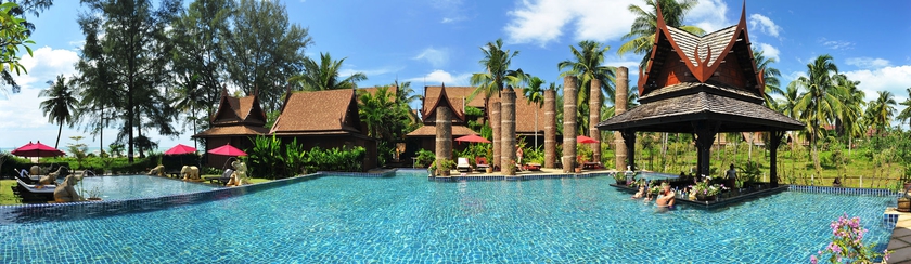 Imagen de la piscina del Hotel Takolaburi Cultural Resort. Foto 5