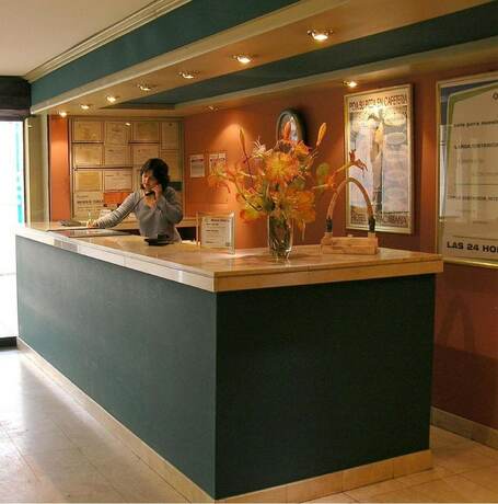 Imagen de los interiores del Hotel Takora Inn. Foto 37