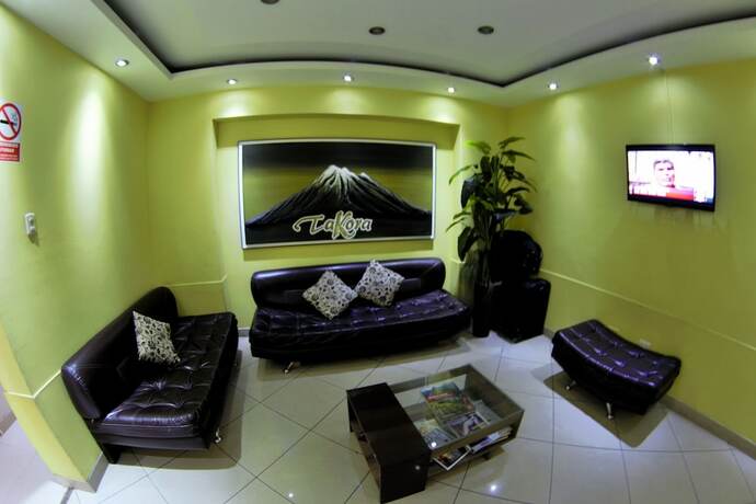 Imagen de los interiores del Hotel Takora Inn. Foto 40