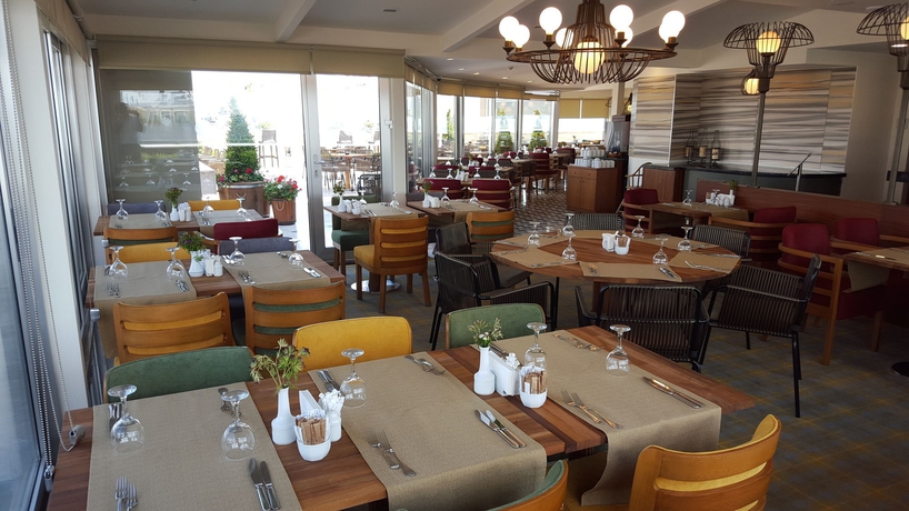 Imagen del bar/restaurante del Hotel Taksim Gonen. Foto 3