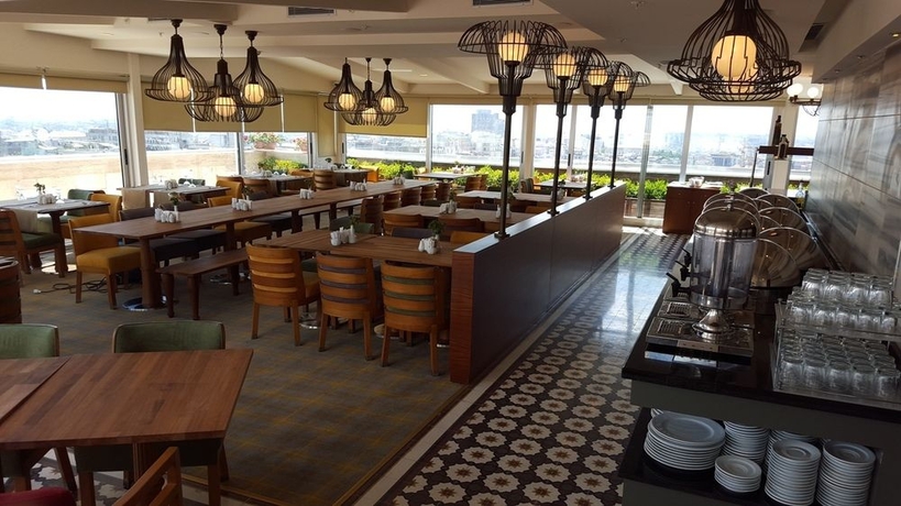 Imagen del bar/restaurante del Hotel Taksim Gonen. Foto 4