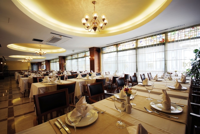 Imagen del bar/restaurante del Hotel Taksim Metropark. Foto 2