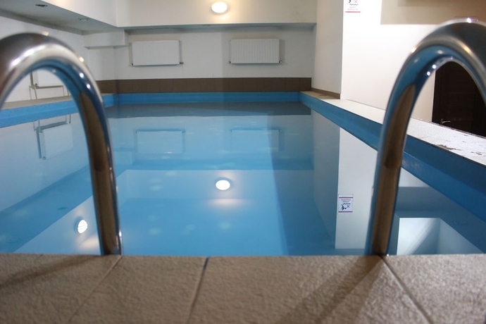Imagen de la piscina del Hotel Takt. Foto 16