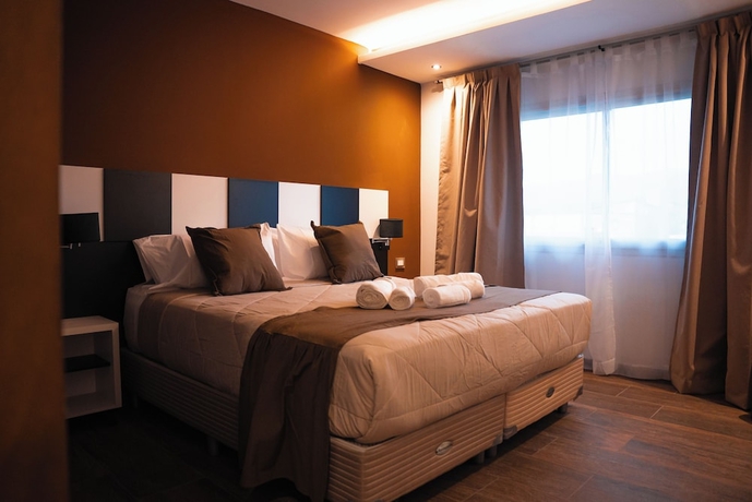 Imagen de la habitación del Hotel Takua Serrano. Foto 13