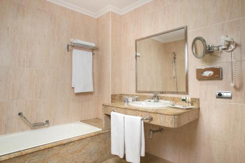 Imagen de la habitación del Hotel Talaso Atlantico. Foto 5