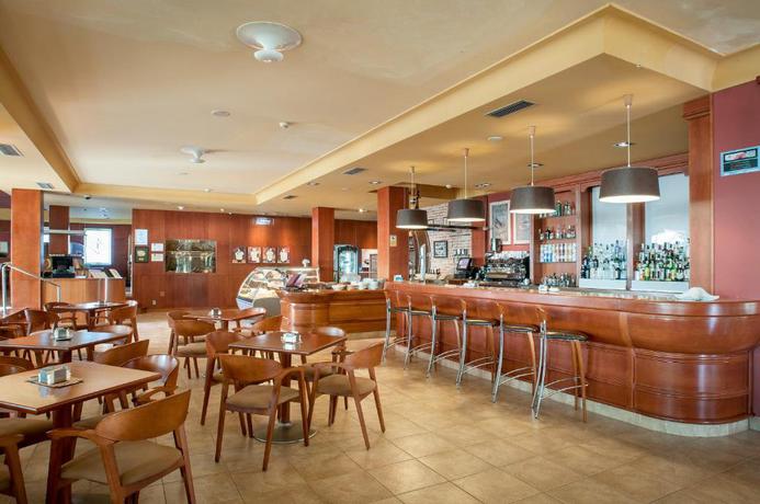 Imagen del bar/restaurante del Hotel Talaso Atlantico. Foto 3