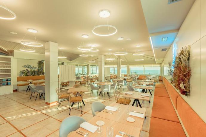 Imagen del bar/restaurante del Hotel Talaso Atlantico. Foto 4