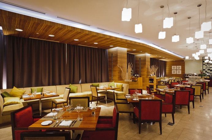 Imagen del bar/restaurante del Hotel Talatona Convention. Foto 3