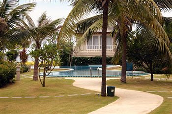 Imagen de la piscina del Hotel Talay Samran By Lease Back Thailand. Foto 14
