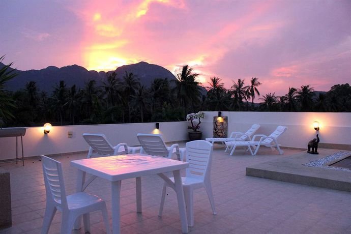 Imagen de los exteriores del Hotel Talay Tara Resort. Foto 10