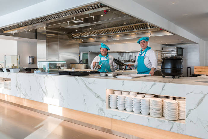 Imagen del bar/restaurante del Hotel Talayot - Adults Only. Foto 7