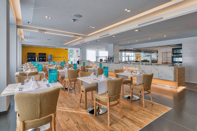 Imagen del bar/restaurante del Hotel Talayot - Adults Only. Foto 8