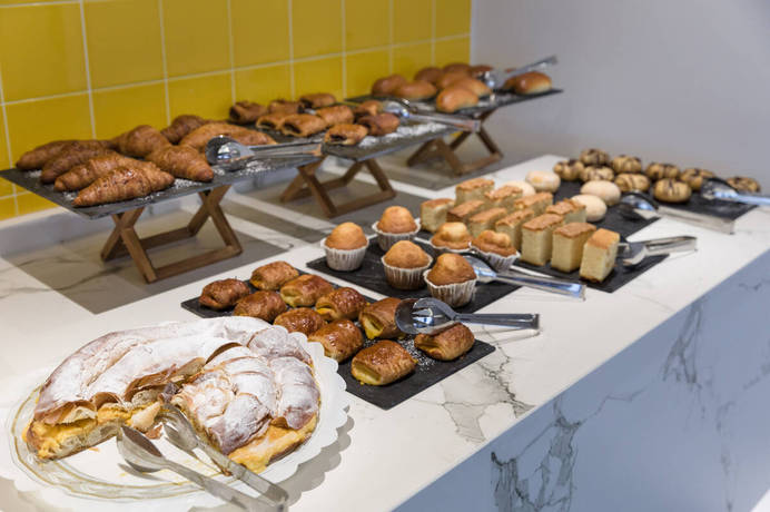 Imagen del bar/restaurante del Hotel Talayot - Adults Only. Foto 10