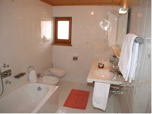 Imagen de la habitación del Hotel Talblick, Ortisei. Foto 6