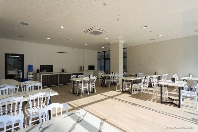 Imagen del bar/restaurante del Hotel Talgha. Foto 3