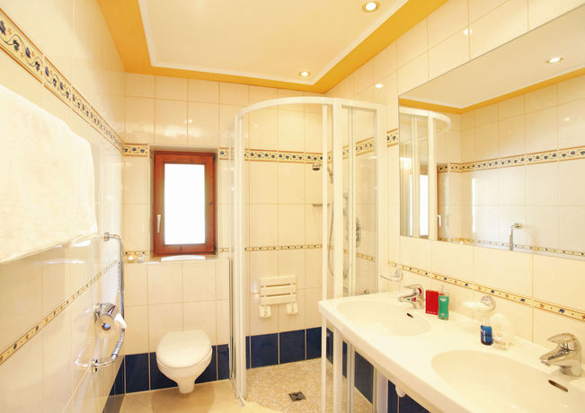Imagen de la piscina del Hotel Talhof. Foto 16