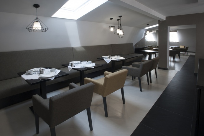 Imagen del bar/restaurante del Hotel Talizm&aacute;n. Foto 12