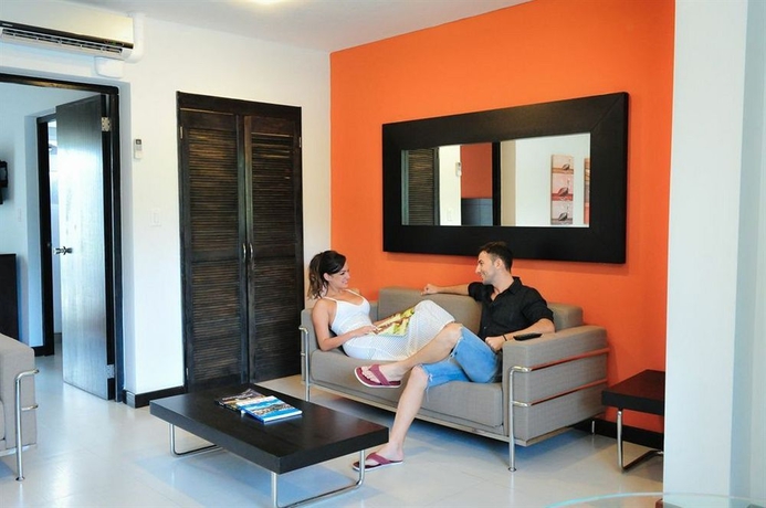 Imagen de los interiores del Hotel Talk Of The Town and Beach Club. Foto 10