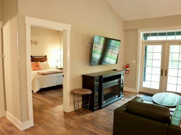 Imagen de la habitación del Hotel Tall Oaks Resort. Foto 15