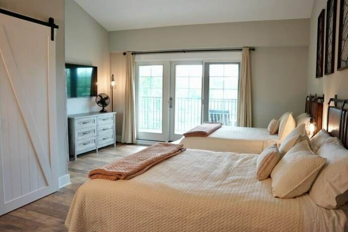 Imagen de la habitación del Hotel Tall Oaks Resort. Foto 17
