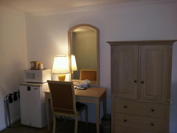 Imagen de la habitación del Hotel Tallwood Motel Wells. Foto 8