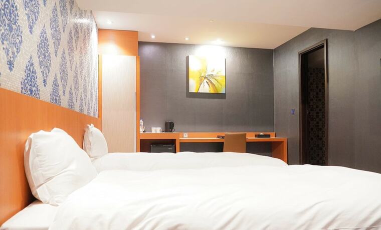 Imagen de la habitación del Hotel Talmud Yizhong. Foto 13