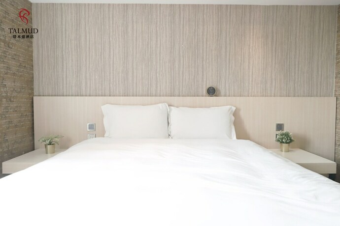 Imagen de la habitación del Hotel Talmud Yizhong. Foto 17