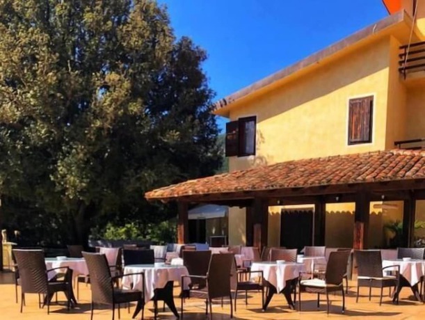 Imagen del bar/restaurante del Hotel Taloro. Foto 3