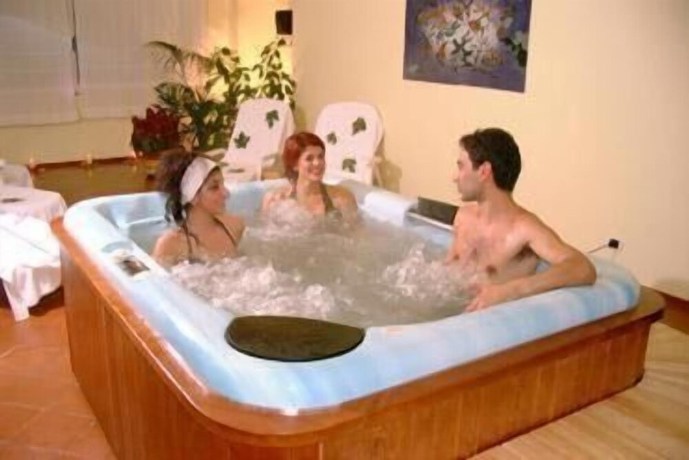 Imagen de la piscina del Hotel Taloro. Foto 20