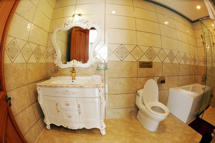 Imagen de la habitación del Hotel Tam Chau Luxury. Foto 22