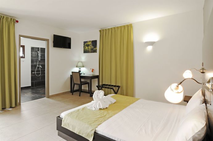 Imagen de los exteriores del Hotel Tama. Foto 12