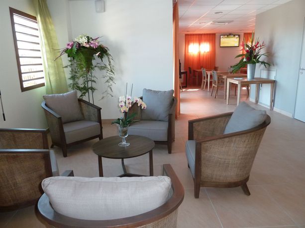 Imagen de los exteriores del Hotel Tama. Foto 13
