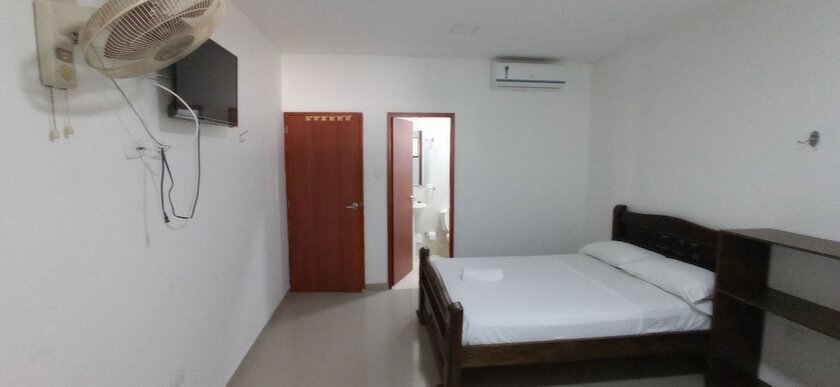 Imagen de la habitación del Hotel Tamaca Real. Foto 12
