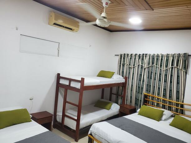 Imagen de la habitación del Hotel Tamaca Real. Foto 16