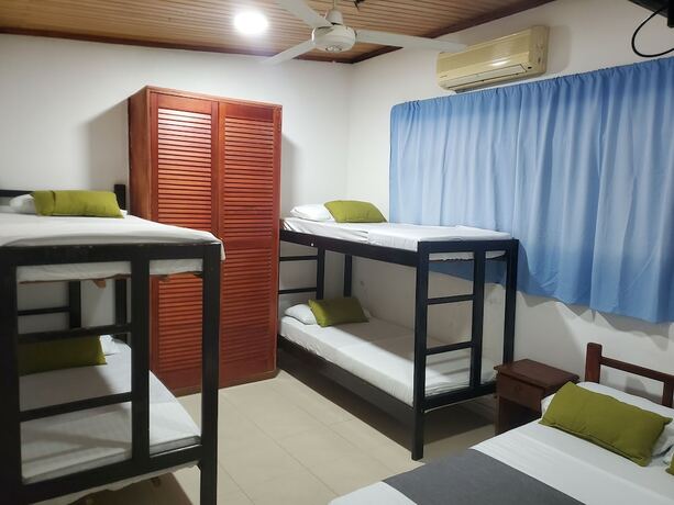 Imagen de la habitación del Hotel Tamaca Real. Foto 17