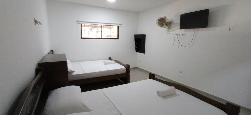 Imagen de la habitación del Hotel Tamaca Real. Foto 20