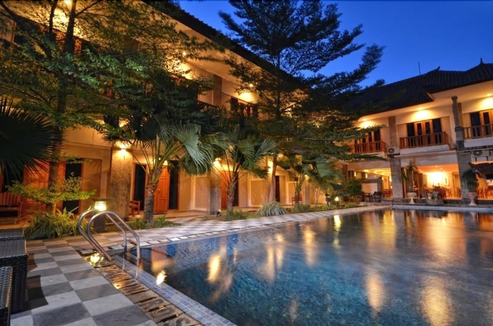 Imagen de la piscina del Hotel Taman Rosani. Foto 16