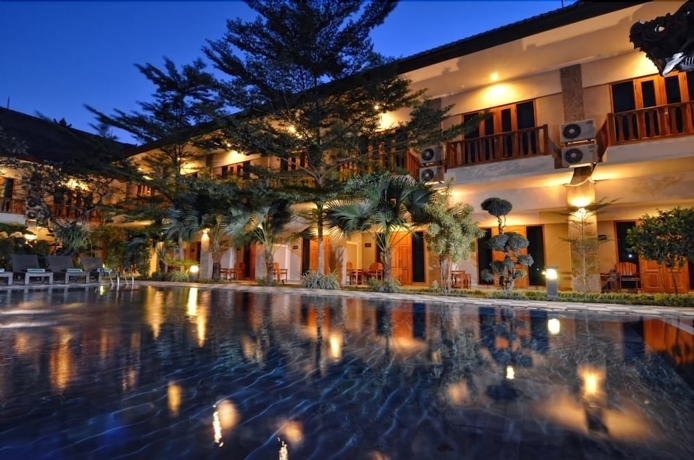 Imagen de la piscina del Hotel Taman Rosani. Foto 17
