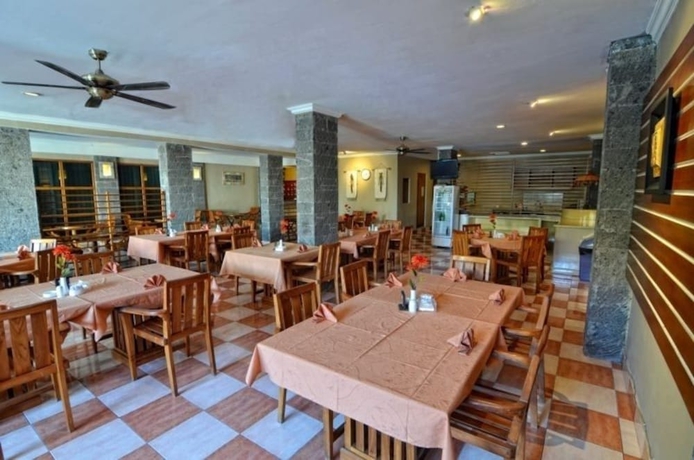 Imagen del bar/restaurante del Hotel Taman Rosani. Foto 6
