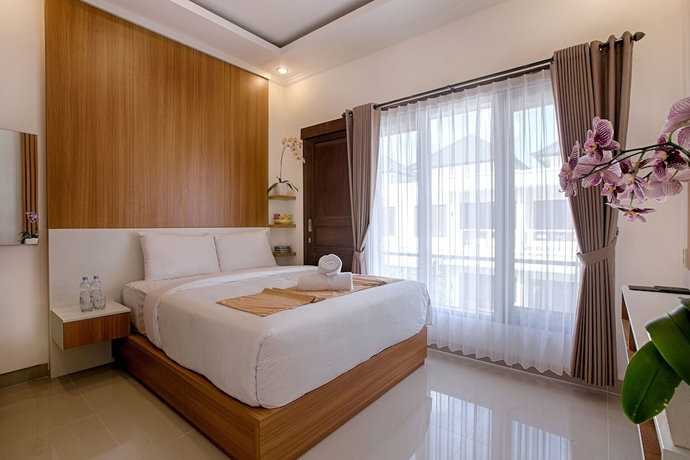 Imagen de la habitación del Hotel Taman Seminyak Suites. Foto 13