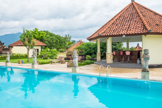 Imagen de la piscina del Hotel Taman Surgawi Resort and Spa. Foto 17