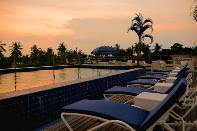 Imagen de la piscina del Hotel Taman Unique. Foto 18