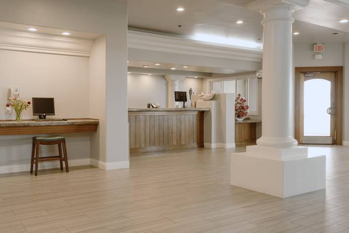 Imagen de los interiores del Hotel Tamarack Beach Resort. Foto 16