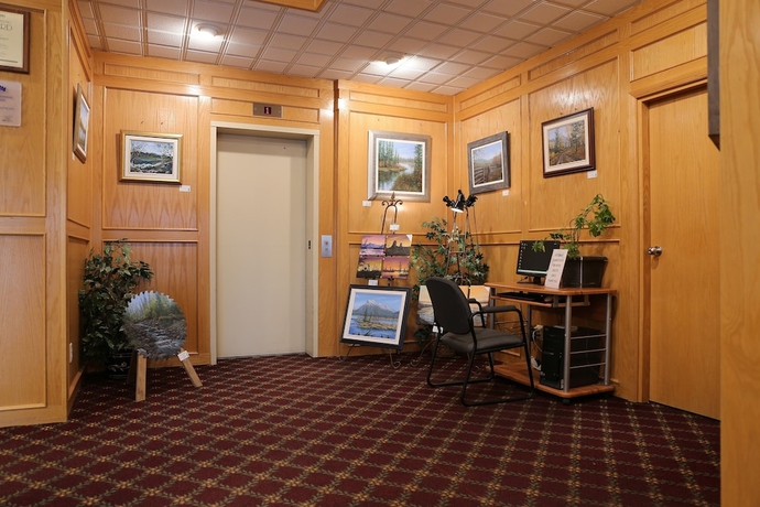Imagen de los interiores del Hotel Tamarack Motor Inn. Foto 14
