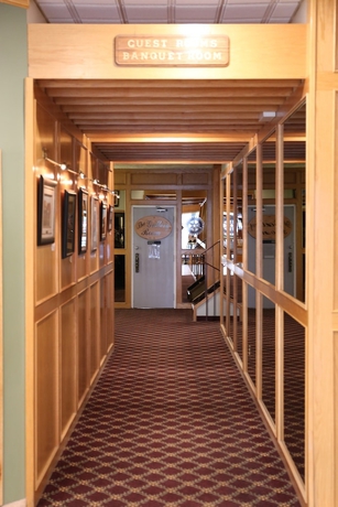 Imagen de los interiores del Hotel Tamarack Motor Inn. Foto 15