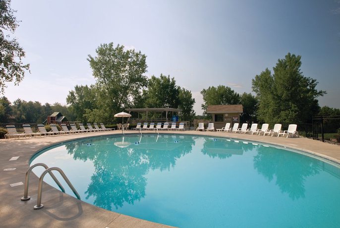 Imagen de la piscina del Hotel Tamarack Wisconsin Dells a Ramada by Wyndham. Foto 14